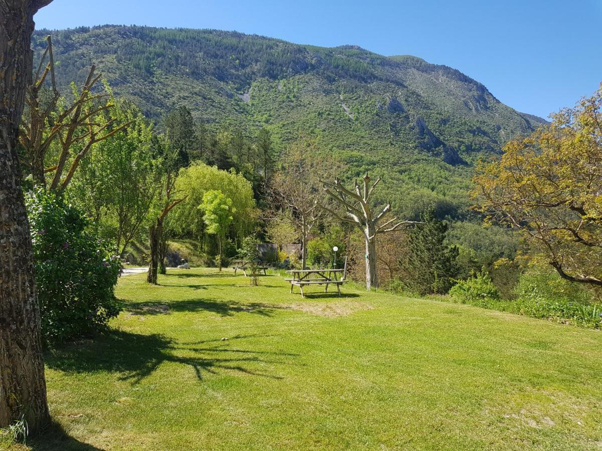 Camping Calme Et Nature Castellane Exterior photo