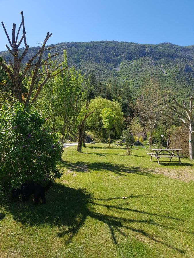 Camping Calme Et Nature Castellane Exterior photo