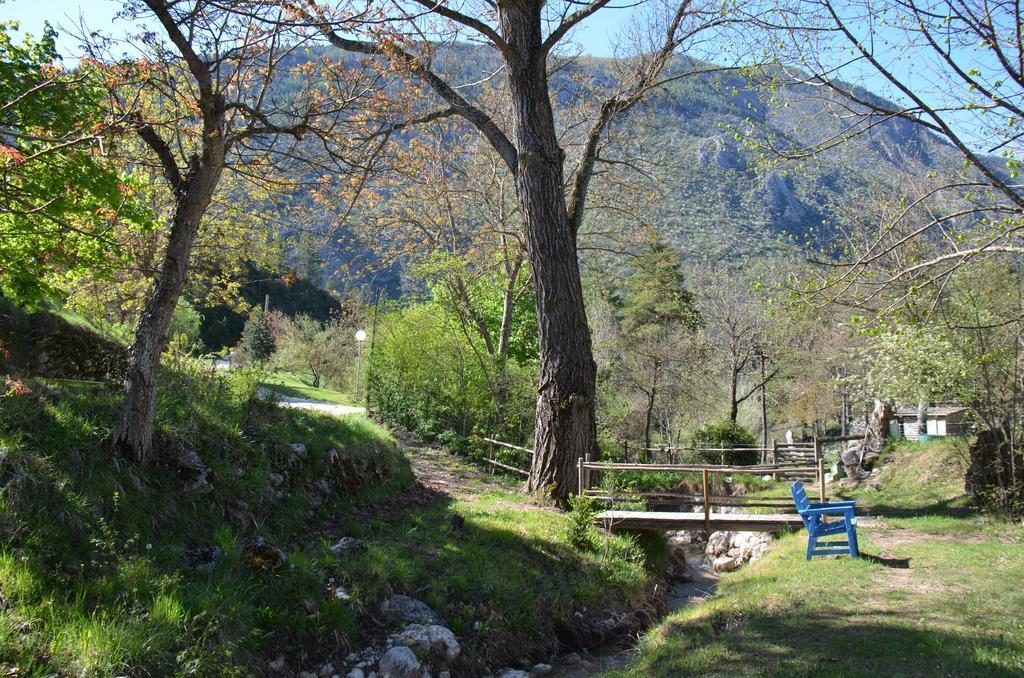 Camping Calme Et Nature Castellane Exterior photo