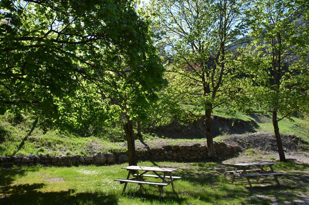 Camping Calme Et Nature Castellane Exterior photo