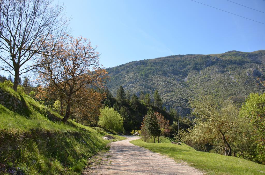 Camping Calme Et Nature Castellane Exterior photo