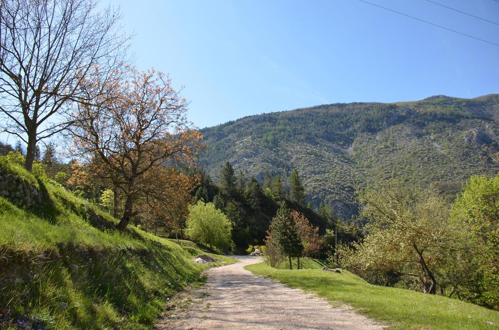 Camping Calme Et Nature Hotel Castellane Exterior photo