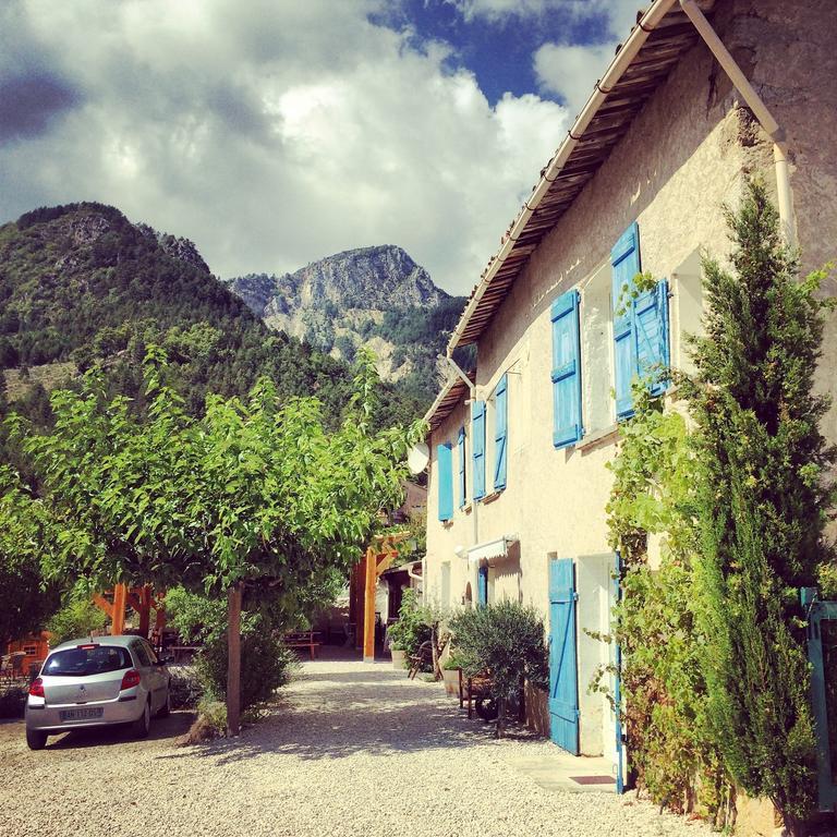 Camping Calme Et Nature Castellane Exterior photo