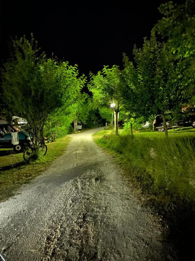 Camping Calme Et Nature Castellane Exterior photo