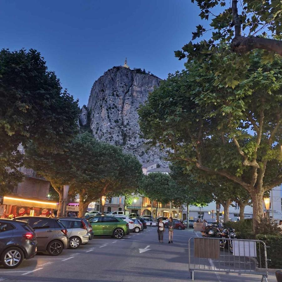 Camping Calme Et Nature Castellane Exterior photo