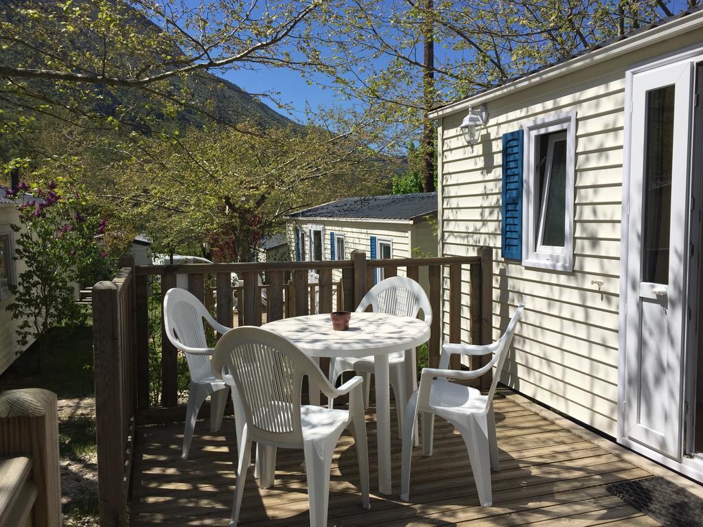 Camping Calme Et Nature Castellane Exterior photo