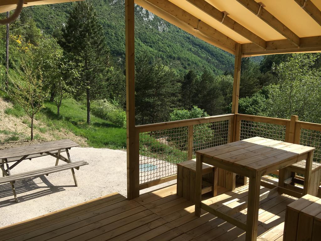 Camping Calme Et Nature Hotel Castellane Exterior photo