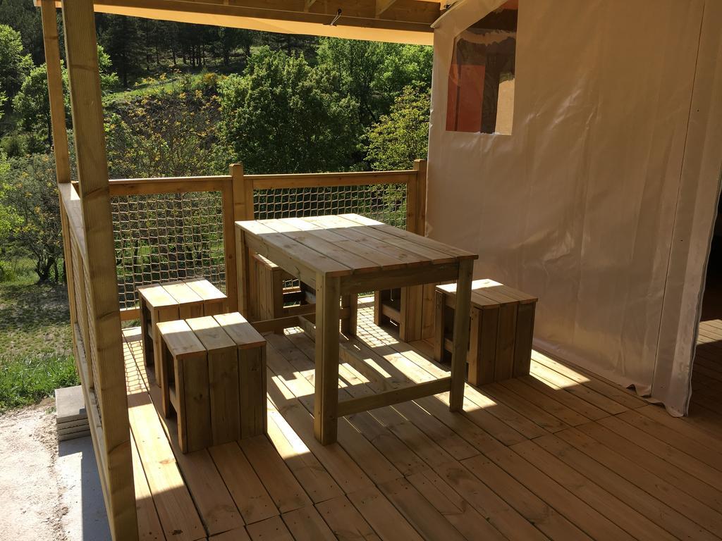Camping Calme Et Nature Castellane Exterior photo