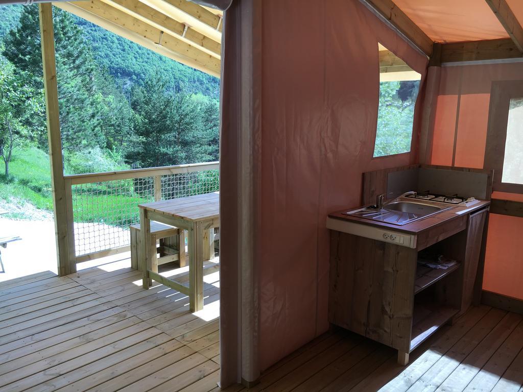 Camping Calme Et Nature Castellane Exterior photo