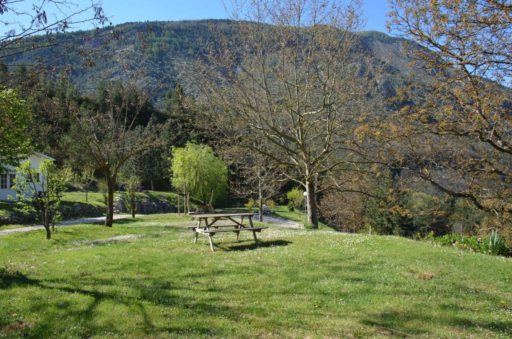 Camping Calme Et Nature Castellane Exterior photo